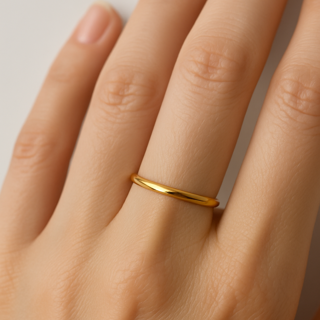 Anillo de diseño clásico en acero inoxidable chapado en oro 18K