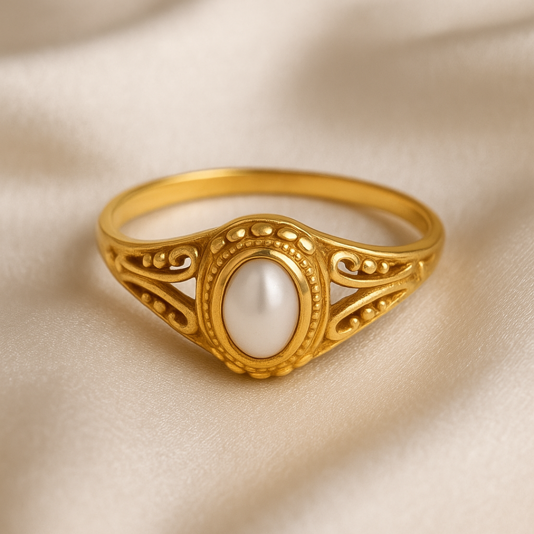 Anillo de Perla Sintetica en acero inoxidable con chapado en oro 18k